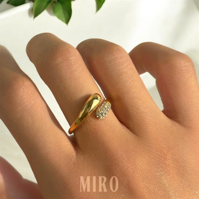 Hugsy diamond ring